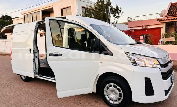 Buy Used Toyota Hiace White Car in Maputo in Maputo Buy Used Toyota Hiace White Car in Maputo in Maputo