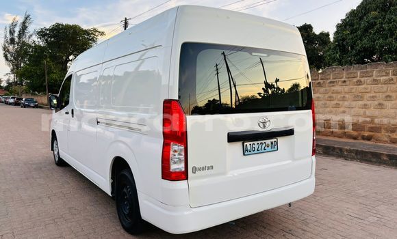 Buy Used Toyota Hiace White Car in Maputo in Maputo Buy Used Toyota Hiace White Car in Maputo in Maputo