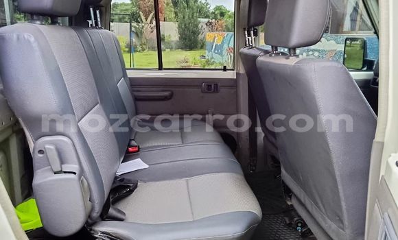Nunua Ilio tumika Toyota Land Cruiser Nyeupe Gari ndani ya Maputo nchini Maputo Nunua Ilio tumika Toyota Land Cruiser Nyeupe Gari ndani ya Maputo nchini Maputo