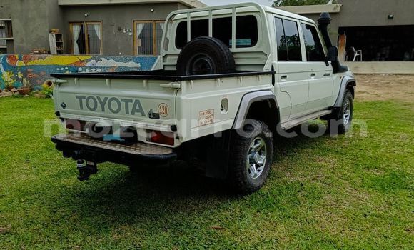 Nunua Ilio tumika Toyota Land Cruiser Nyeupe Gari ndani ya Maputo nchini Maputo Nunua Ilio tumika Toyota Land Cruiser Nyeupe Gari ndani ya Maputo nchini Maputo