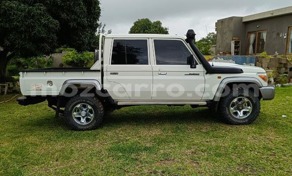 Nunua Ilio tumika Toyota Land Cruiser Nyeupe Gari ndani ya Maputo nchini Maputo Nunua Ilio tumika Toyota Land Cruiser Nyeupe Gari ndani ya Maputo nchini Maputo