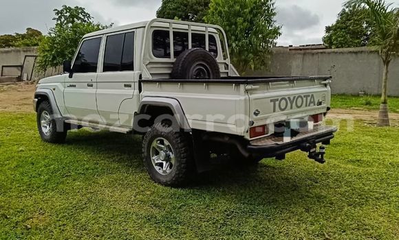 Nunua Ilio tumika Toyota Land Cruiser Nyeupe Gari ndani ya Maputo nchini Maputo Nunua Ilio tumika Toyota Land Cruiser Nyeupe Gari ndani ya Maputo nchini Maputo