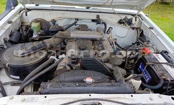 Nunua Ilio tumika Toyota Land Cruiser Nyeupe Gari ndani ya Maputo nchini Maputo Nunua Ilio tumika Toyota Land Cruiser Nyeupe Gari ndani ya Maputo nchini Maputo