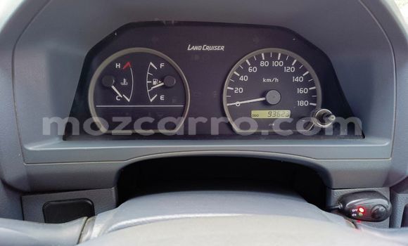 Nunua Ilio tumika Toyota Land Cruiser Nyeupe Gari ndani ya Maputo nchini Maputo Nunua Ilio tumika Toyota Land Cruiser Nyeupe Gari ndani ya Maputo nchini Maputo