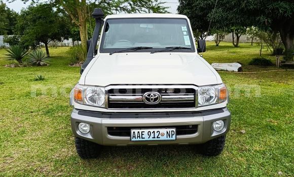 Nunua Ilio tumika Toyota Land Cruiser Nyeupe Gari ndani ya Maputo nchini Maputo Nunua Ilio tumika Toyota Land Cruiser Nyeupe Gari ndani ya Maputo nchini Maputo