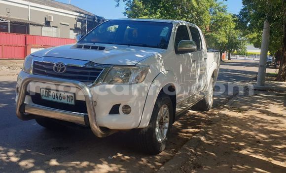 Nunua Ilio tumika Toyota Hilux Nyeupe Gari ndani ya Maputo nchini Maputo