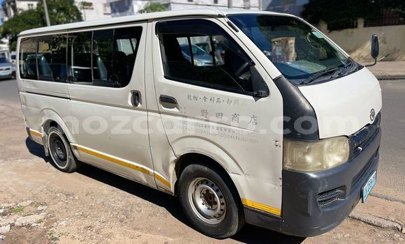 Nunua Ilio tumika Toyota Hiace Nyeupe Gari ndani ya Maputo nchini Maputo Nunua Ilio tumika Toyota Hiace Nyeupe Gari ndani ya Maputo nchini Maputo