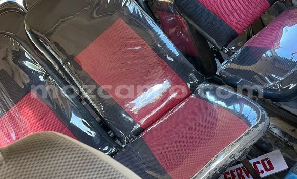 Nunua Ilio tumika Toyota Hiace Nyeupe Gari ndani ya Maputo nchini Maputo Nunua Ilio tumika Toyota Hiace Nyeupe Gari ndani ya Maputo nchini Maputo