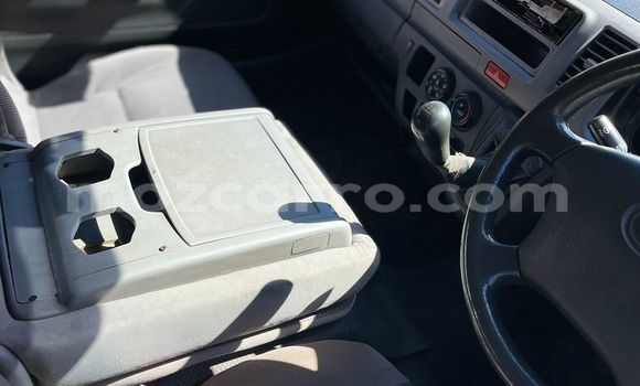 Nunua Ilio tumika Toyota Hiace Nyeupe Gari ndani ya Maputo nchini Maputo Nunua Ilio tumika Toyota Hiace Nyeupe Gari ndani ya Maputo nchini Maputo