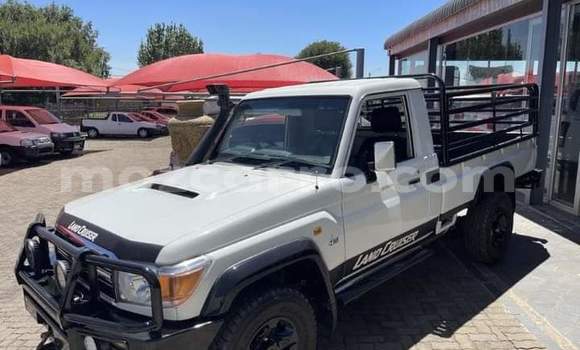 Comprar Usado Toyota Land Cruiser Branco Carro em Maputo em Maputo Comprar Usado Toyota Land Cruiser Branco Carro em Maputo em Maputo