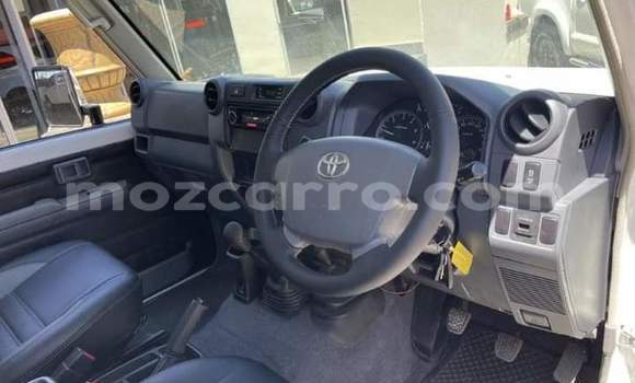 Comprar Usado Toyota Land Cruiser Branco Carro em Maputo em Maputo Comprar Usado Toyota Land Cruiser Branco Carro em Maputo em Maputo