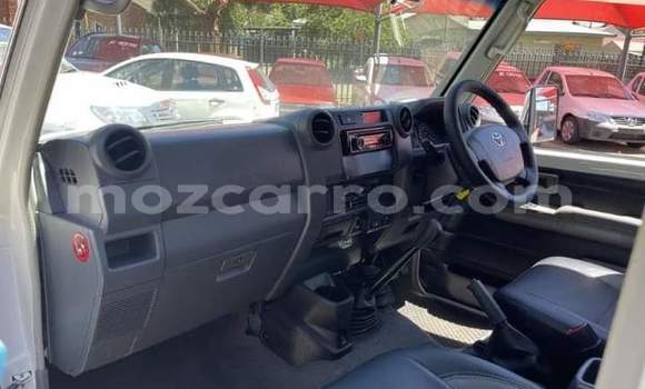 Comprar Usado Toyota Land Cruiser Branco Carro em Maputo em Maputo Comprar Usado Toyota Land Cruiser Branco Carro em Maputo em Maputo