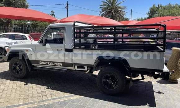 Comprar Usado Toyota Land Cruiser Branco Carro em Maputo em Maputo Comprar Usado Toyota Land Cruiser Branco Carro em Maputo em Maputo