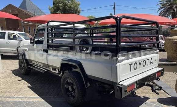 Comprar Usado Toyota Land Cruiser Branco Carro em Maputo em Maputo Comprar Usado Toyota Land Cruiser Branco Carro em Maputo em Maputo