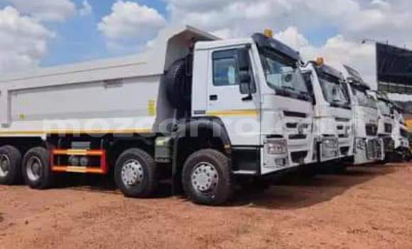 Comprar Usado Nissan UD Branco Caminhão em Maputo em Maputo Comprar Usado Nissan UD Branco Caminhão em Maputo em Maputo