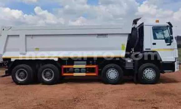 Comprar Usado Nissan UD Branco Caminhão em Maputo em Maputo Comprar Usado Nissan UD Branco Caminhão em Maputo em Maputo