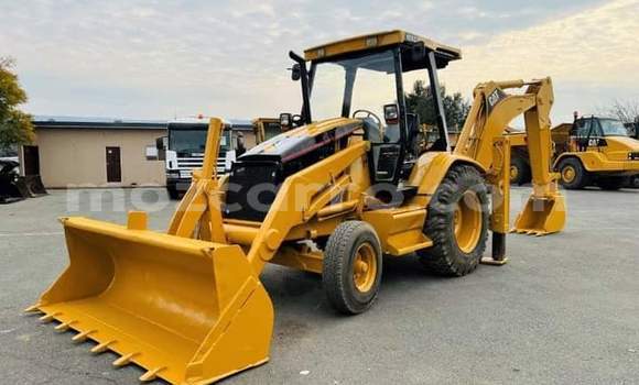 Comprar Usado Caterpillar 120 Bege Caminhão em Maputo em Maputo