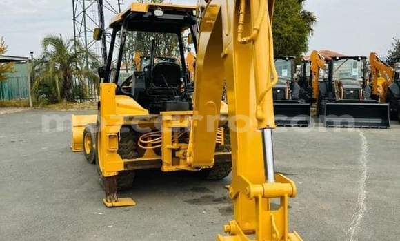 Comprar Usado Caterpillar 120 Bege Caminhão em Maputo em Maputo Comprar Usado Caterpillar 120 Bege Caminhão em Maputo em Maputo