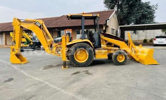 Comprar Usado Caterpillar 120 Bege Caminhão em Maputo em Maputo Comprar Usado Caterpillar 120 Bege Caminhão em Maputo em Maputo