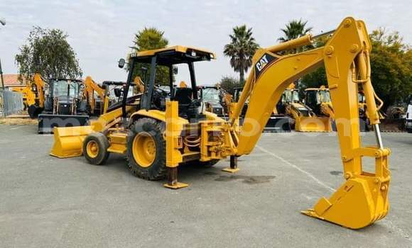 Comprar Usado Caterpillar 120 Bege Caminhão em Maputo em Maputo Comprar Usado Caterpillar 120 Bege Caminhão em Maputo em Maputo