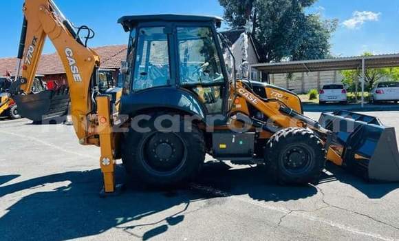 Tenga Tsaru Caterpillar 120 Beige Rori in Maputo in Maputo Tenga Tsaru Caterpillar 120 Beige Rori in Maputo in Maputo