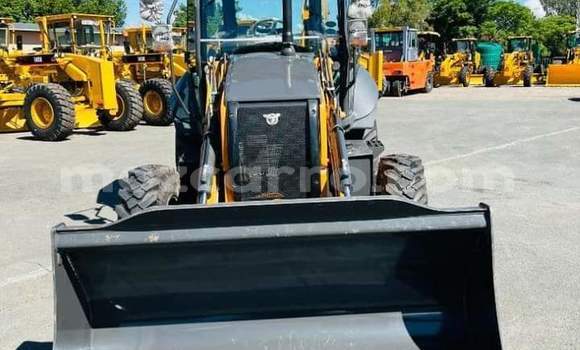 Tenga Tsaru Caterpillar 120 Beige Rori in Maputo in Maputo Tenga Tsaru Caterpillar 120 Beige Rori in Maputo in Maputo