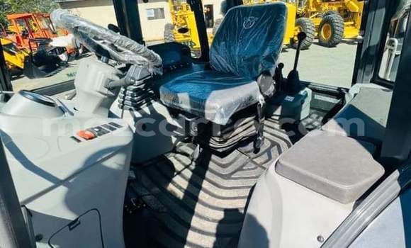 Tenga Tsaru Caterpillar 120 Beige Rori in Maputo in Maputo Tenga Tsaru Caterpillar 120 Beige Rori in Maputo in Maputo