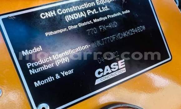 Tenga Tsaru Caterpillar 120 Beige Rori in Maputo in Maputo Tenga Tsaru Caterpillar 120 Beige Rori in Maputo in Maputo