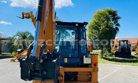 Tenga Tsaru Caterpillar 120 Beige Rori in Maputo in Maputo Tenga Tsaru Caterpillar 120 Beige Rori in Maputo in Maputo