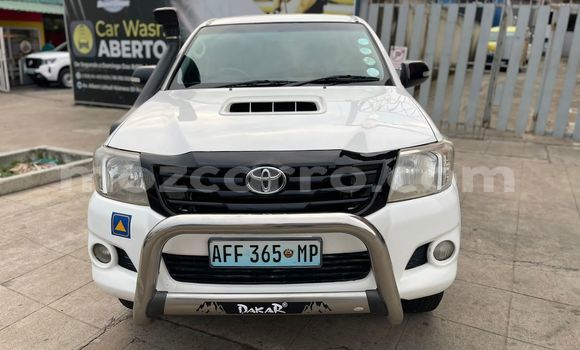 Nunua Ilio tumika Toyota Hilux Nyeupe Gari ndani ya Maputo nchini Maputo
