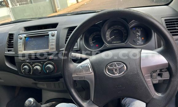 Nunua Ilio tumika Toyota Hilux Fedha Gari ndani ya Maputo nchini Maputo Nunua Ilio tumika Toyota Hilux Fedha Gari ndani ya Maputo nchini Maputo