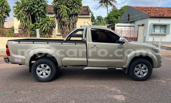 Nunua Ilio tumika Toyota Hilux Fedha Gari ndani ya Maputo nchini Maputo Nunua Ilio tumika Toyota Hilux Fedha Gari ndani ya Maputo nchini Maputo