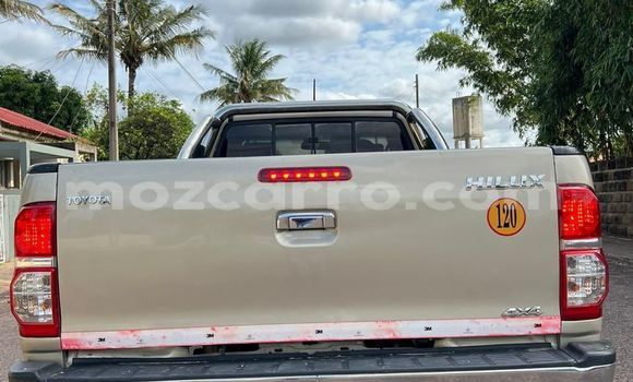 Nunua Ilio tumika Toyota Hilux Fedha Gari ndani ya Maputo nchini Maputo Nunua Ilio tumika Toyota Hilux Fedha Gari ndani ya Maputo nchini Maputo