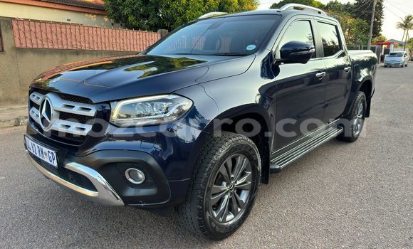 Tenga Tsaru Mercedes-Benz E-Classe Nhema Mota in Maputo in Maputo