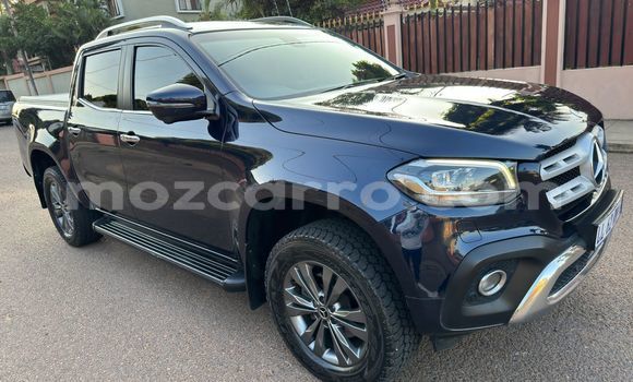 Nunua Ilio tumika Mercedes-Benz E-Classe Nyeusi Gari ndani ya Maputo nchini Maputo Nunua Ilio tumika Mercedes-Benz E-Classe Nyeusi Gari ndani ya Maputo nchini Maputo