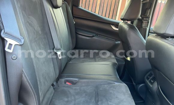 Nunua Ilio tumika Mercedes-Benz E-Classe Nyeusi Gari ndani ya Maputo nchini Maputo Nunua Ilio tumika Mercedes-Benz E-Classe Nyeusi Gari ndani ya Maputo nchini Maputo