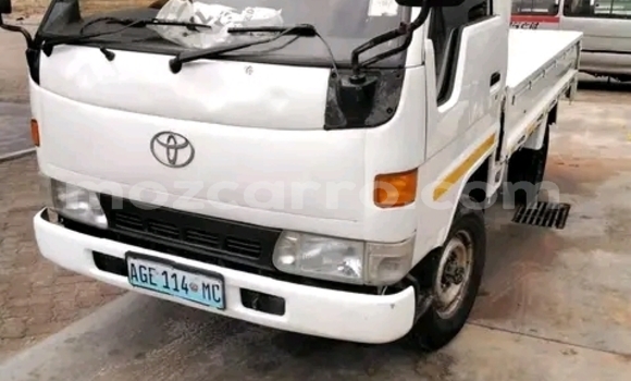 Comprar Usado Toyota Dyna Branco Carro em Maputo em Maputo