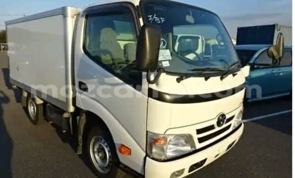 Nunua Ilio tumika Toyota Dyna Nyeupe Gari ndani ya Maputo nchini Maputo