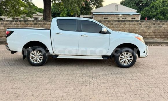 Nunua Ilio tumika Mazda BT-50 Nyeupe Gari ndani ya Maputo nchini Maputo Nunua Ilio tumika Mazda BT-50 Nyeupe Gari ndani ya Maputo nchini Maputo