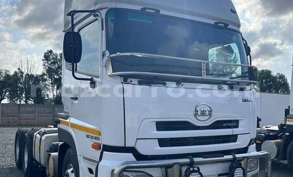 Comprar Usado Nissan UD Branco Caminhão em Maputo em Maputo