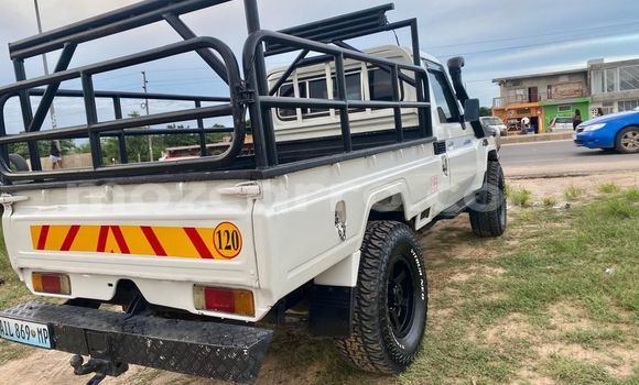 Comprar Usado Toyota Land Cruiser Branco Carro em Maputo em Maputo Comprar Usado Toyota Land Cruiser Branco Carro em Maputo em Maputo