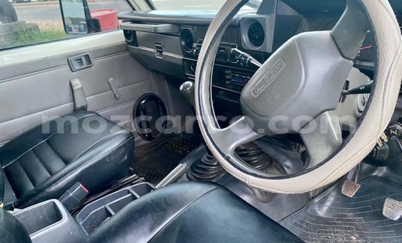 Comprar Usado Toyota Land Cruiser Branco Carro em Maputo em Maputo Comprar Usado Toyota Land Cruiser Branco Carro em Maputo em Maputo