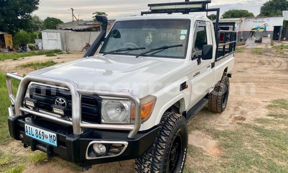 Comprar Usado Toyota Land Cruiser Branco Carro em Maputo em Maputo Comprar Usado Toyota Land Cruiser Branco Carro em Maputo em Maputo
