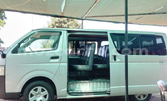 Buy Used Toyota Hiace Silver Car in Maputo in Maputo
