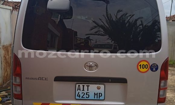 Buy Used Toyota Hiace Silver Car in Maputo in Maputo Buy Used Toyota Hiace Silver Car in Maputo in Maputo