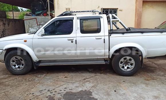 Comprar Usado Nissan Hardbody Branco Carro em Maputo em Maputo
