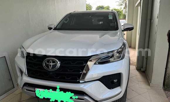 Comprar Usado Toyota Fortuner Branco Carro em Maputo em Maputo Comprar Usado Toyota Fortuner Branco Carro em Maputo em Maputo