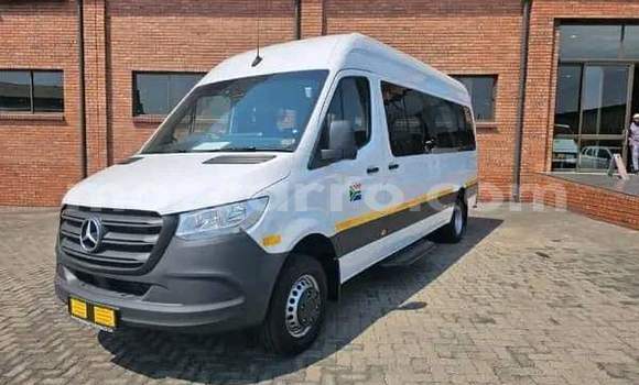 Comprar Usado Mercedes‒Benz 300CD Branco Carro em Maputo em Maputo