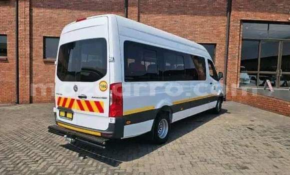 Buy Used Mercedes‒Benz 300CD White Car in Maputo in Maputo Buy Used Mercedes‒Benz 300CD White Car in Maputo in Maputo