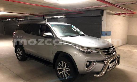 Comprar Usado Toyota Fortuner Prata Carro em Lumbo em Nampula Comprar Usado Toyota Fortuner Prata Carro em Lumbo em Nampula